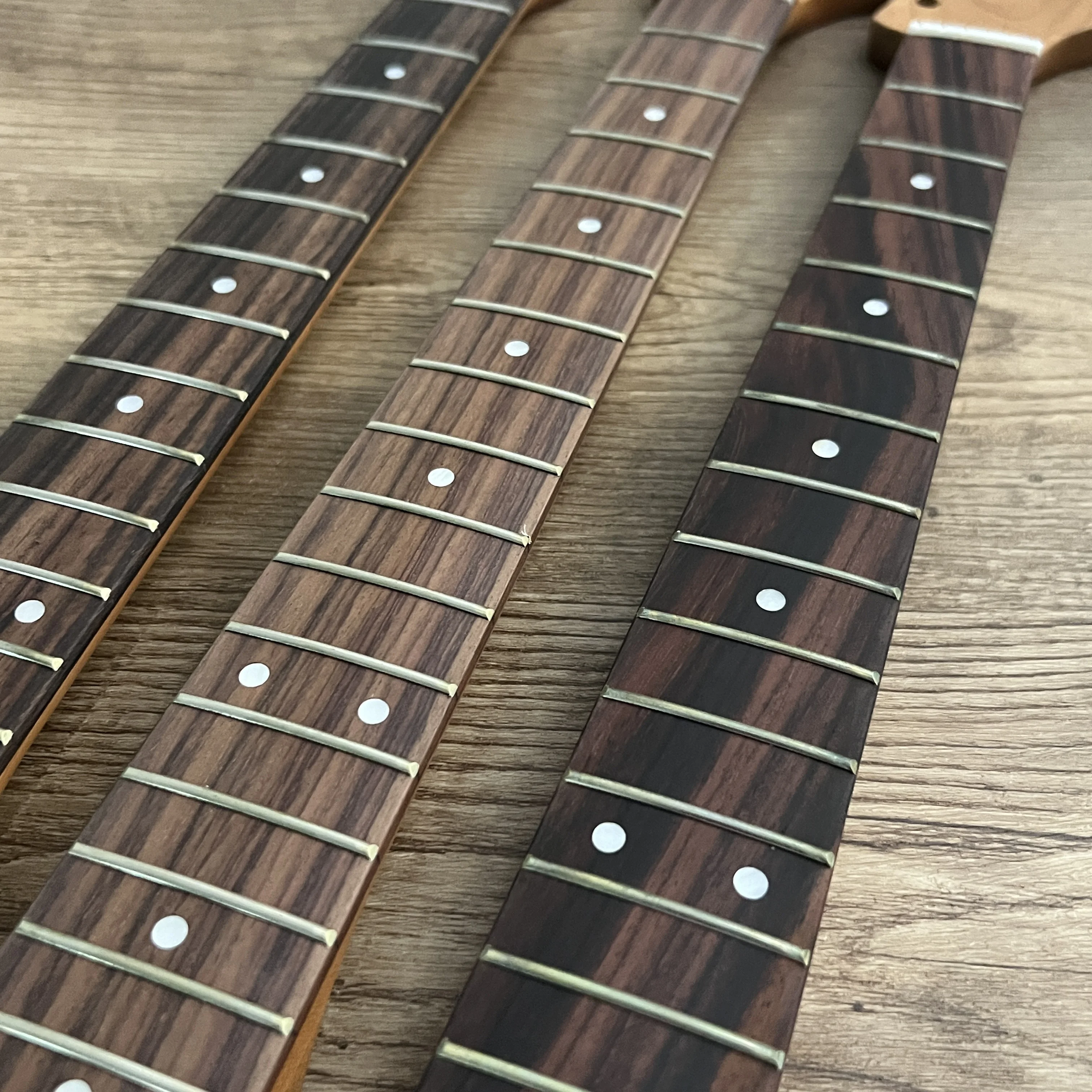 Vintage ST Style Roasted Maple Guitar Neck with Rosewood Fingerboard 21 Frets Dual-Action Truss Rod 56mm Heel for Guitarists