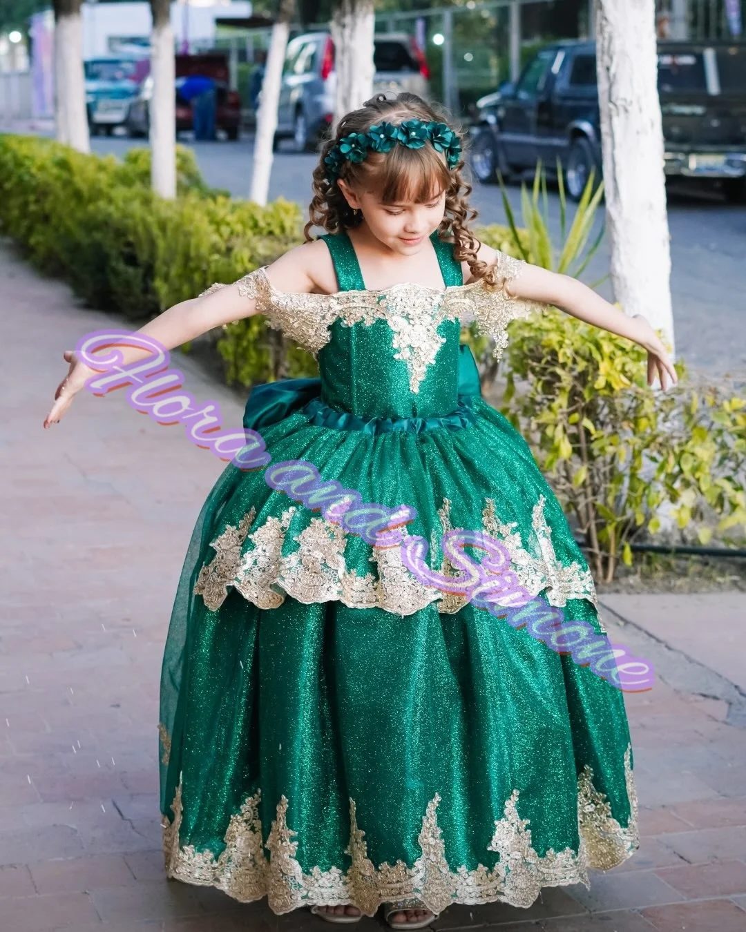 

Customized Emerald Transparent Mesh Sleeves Elegance Flower Girls Dress Golden Appliques Birthday Prom Wedding Party Kids Gown