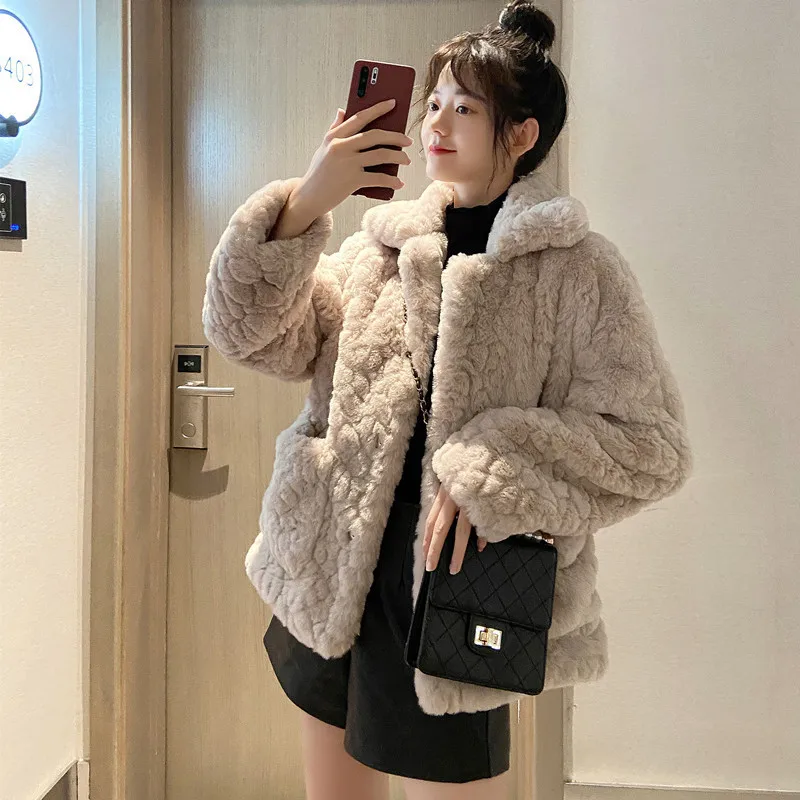 2023 Winter New Otter Rabbit Hair Imitation Fur Coat for Women's Mid Length, Thickened and Loose Lamb Fleece Coat Trendy