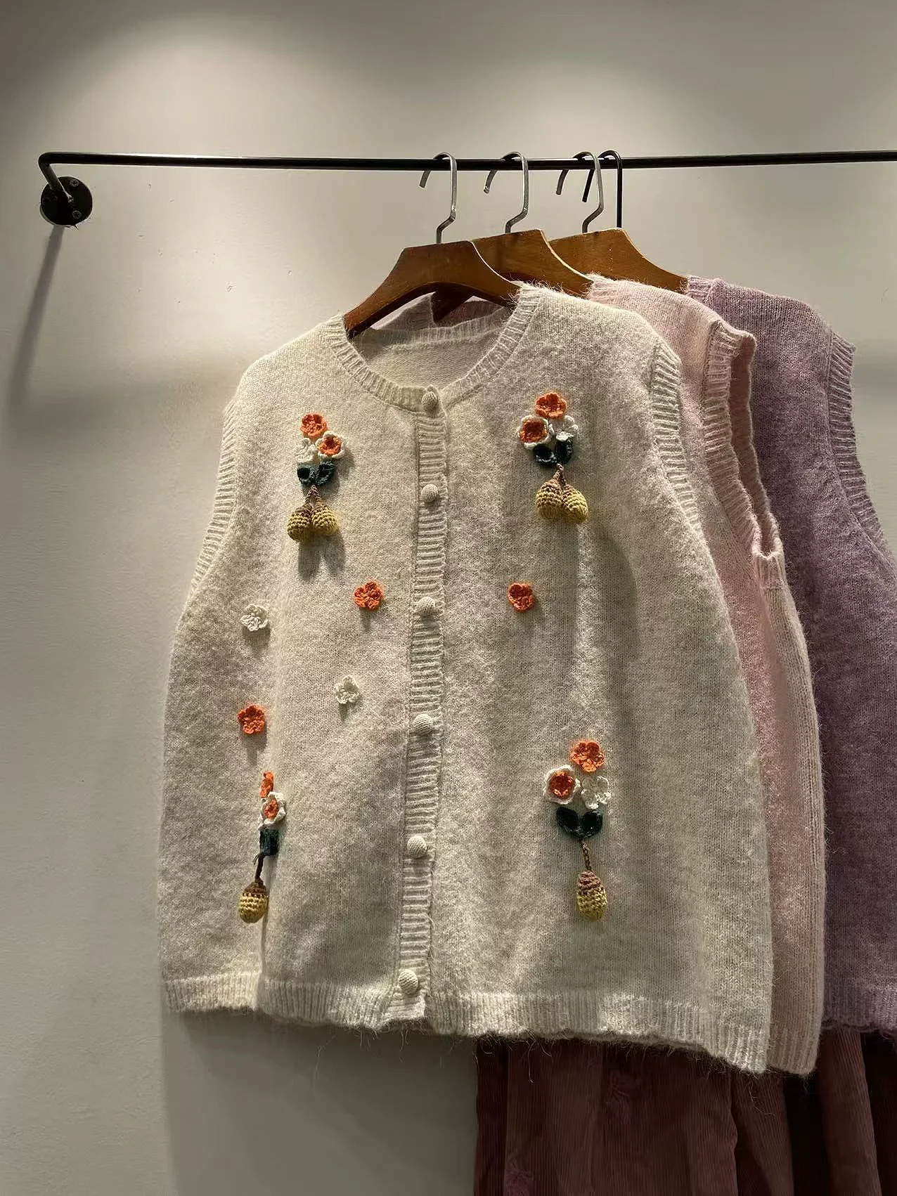 

2026 Одежда Mori Kei в японском стиле, розовый, бежевый, фиолетовый, свитер с 3d цветочной вышивкой, жилет для женщин, милый кардиган без рукавов