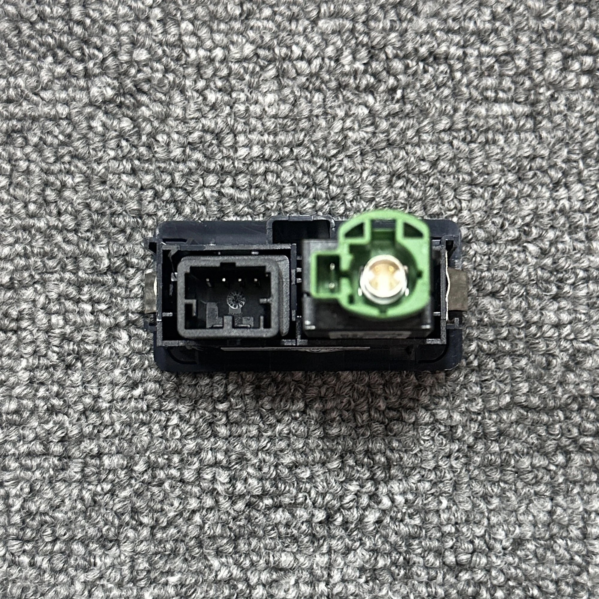 5Q0035726E Für VW Golf 7 MK7 Für Passat B8 CarPlay Media USB AUX Schalter MIB2 MDI USB AMI Adapter Steckdose 5Q 035 726 E – Detail 2