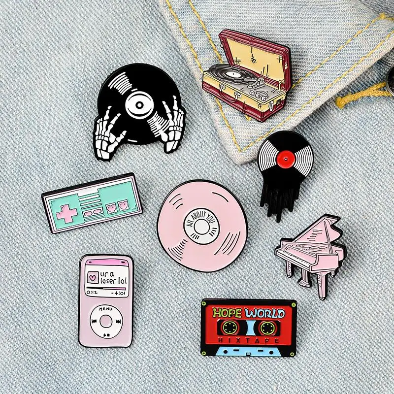 Pin Badge Custom MP3 Tape Piano Radio CD Jukebox Phonograph Brooches Lapel pin Jeans shirt Bag Jewelry Gift Play Music Enamel