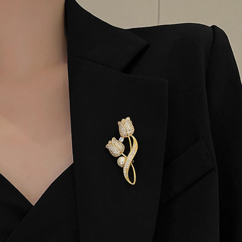 2025 New Trendy High end Women's Exquisite Design, High end Sense Tulip Brooch, Small niche Anti glare Pin Style