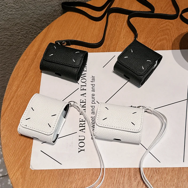 حافظة جلدية مارتن مارجيلا مع حبل سماعة رأس لاسلكية حافظة بلوتوث لأجهزة Apple AirPods 2 3 4 2024 Pro 2 حافظة ناعمة