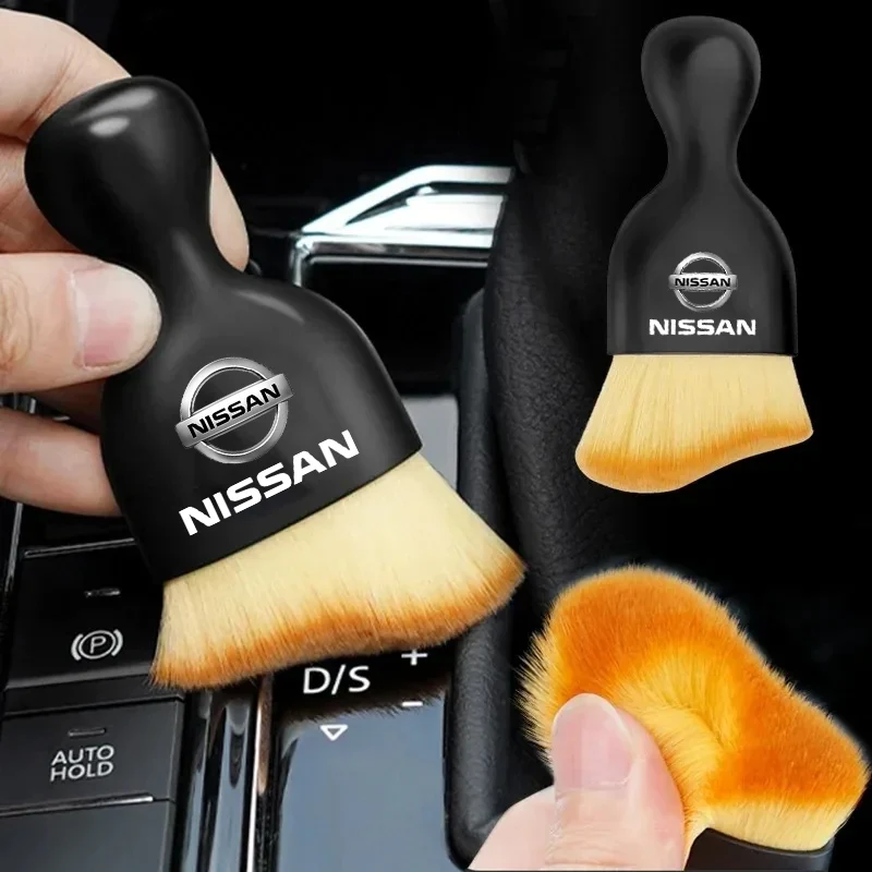 For Nissan Qashqai Juke Sentra Altima Versa Maxima Almera Rogue 1Pcs Protable Car Dust Removal Cleaning Brush Clip Accessories