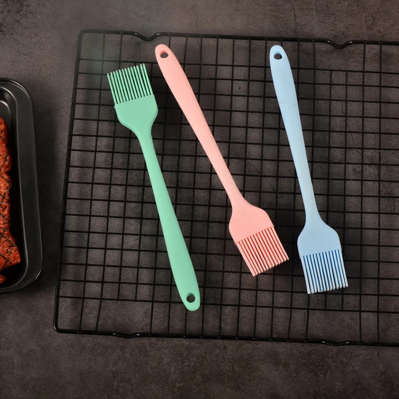 Premium Silicone Barbecue Brush - Large Size, Heat Resistant, Ideal for BBQ Basting and Oil Brushing  Barbecue Accessories