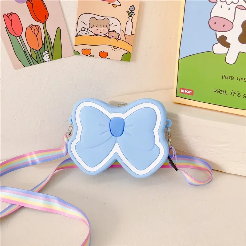 Sac à bandoulière en silicone Bowvétérans t pour fille, papillon, dessin animé initié, polyvalent, portefeuille zéro pour enfants