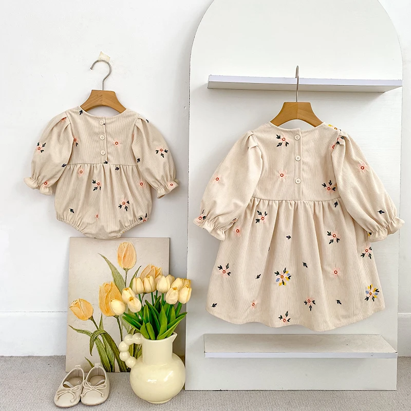2026 Neues Herbst-Winter-Kleid für Mädchen 2-6 Jahre, Cordkleid mit Blumenstickerei, Langen Puffärmeln und Rundhalsausschnitt, A-Linien-Kleid – Detail 20