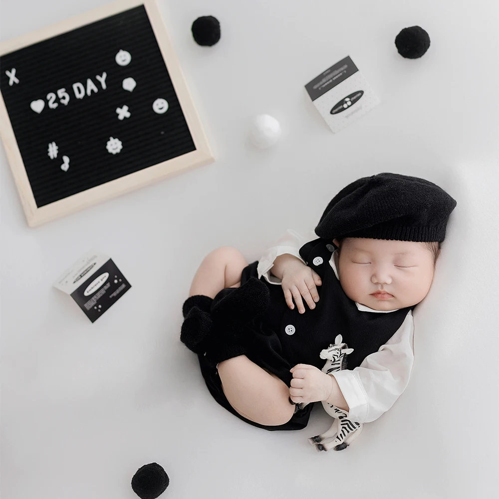 Lovely Newborn Photography Props Baby Costume Knitted Beret+Shirt+Suspenders Jumpsuit+Socks Set Balloon Zebra Dolls Photo Props