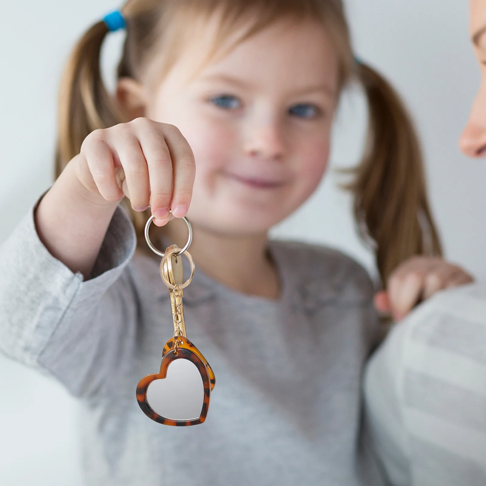 

2Sets Heart Shaped Mirror Comb Keychain Creative Compact Travel Makeup Purse Charm Mini Pocket Vanity Mirror for Teen Girls