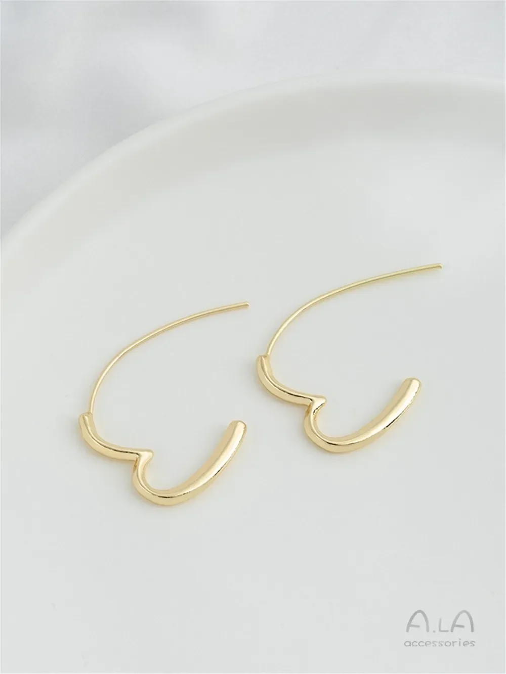 

14K Gold Peach Heart Earrings, Love Ear Hooks, Hand-made DIY Light Luxury Metal Ear Jewelry Materials F411