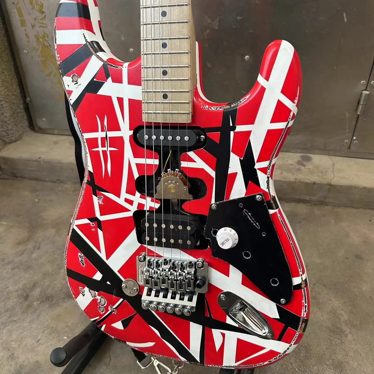 

Edward Eddie Van Halen Heavy Relic Red Franken 5150 Electric Guitar Black White Stripes Floyd Rose Tremolo Bridge Frankenstein