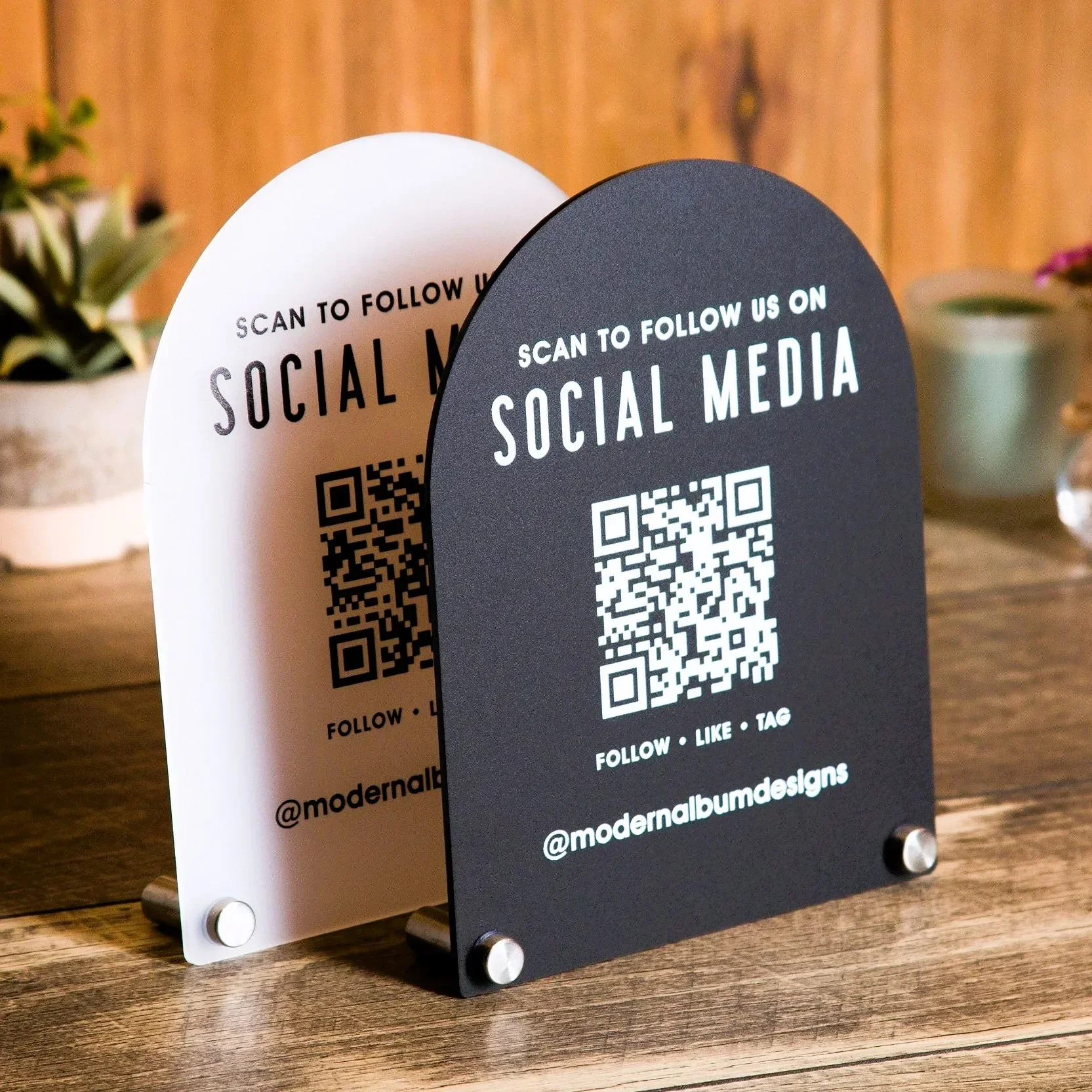 Señal de redes sociales arqueada, código QR, 6x7,75 pulgadas, escritorio de mesa Scannable, señalización de redes sociales para pequeña empresa, oficina, salón, restaurante