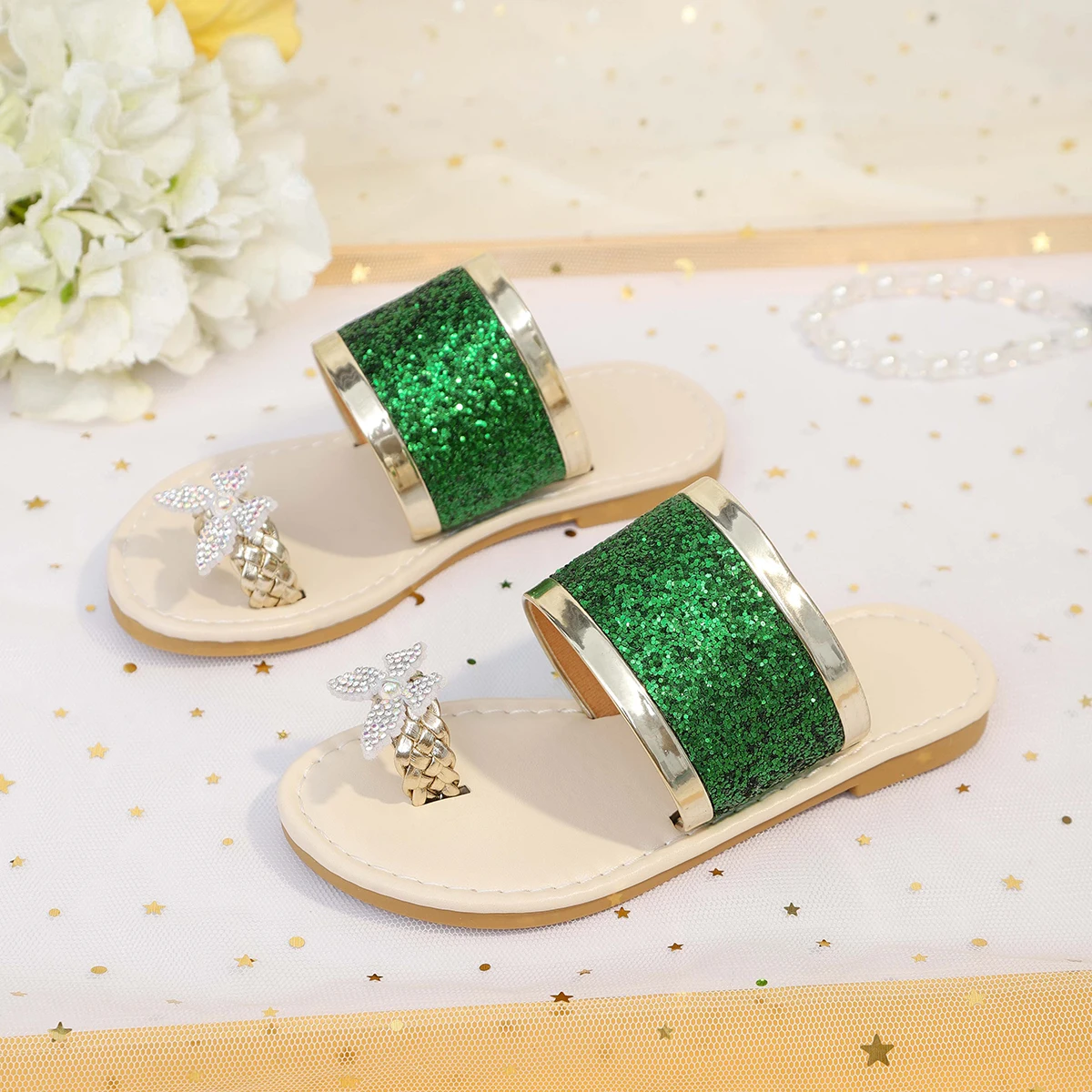 Little Girls Glitter Metallic Sandals 2026 New Summer Kids Barefoot Beach Slippers Non-slip Comfort Versatile Outdoor Pool Shoes