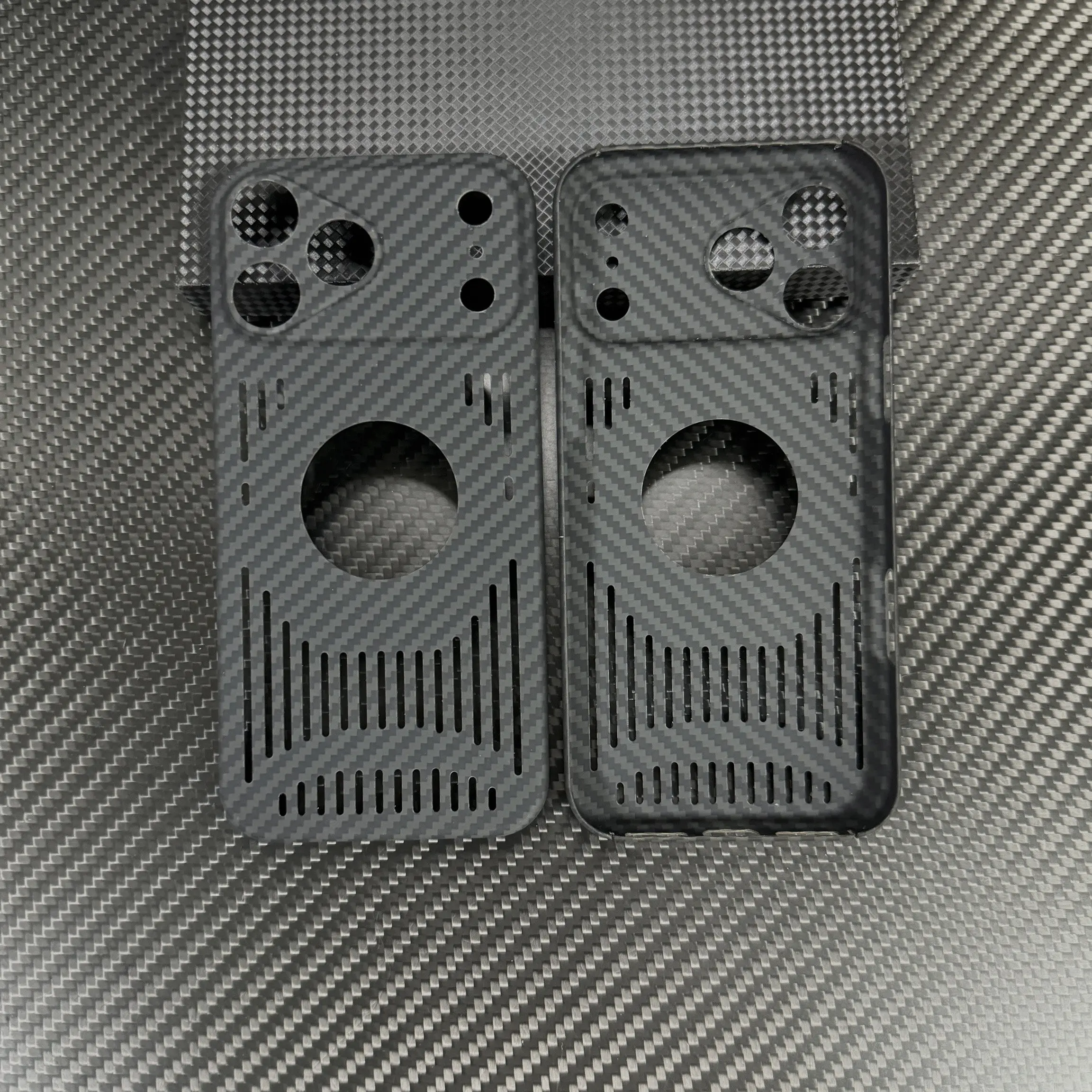 Case for iPhone 17&18 Pro Max Real Hollowed-Out Aramid Kevlar Magnetic Carbon Fiber for Magsafe Cover for Apple 17ProMax 18Pro