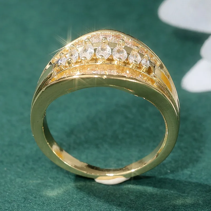 Modischer goldfarbener, mit weißen CZ-Steinen besetzter Damenring, geometrischer Schmuck für den täglichen Gebrauch, Partyschmuck – Detail 3