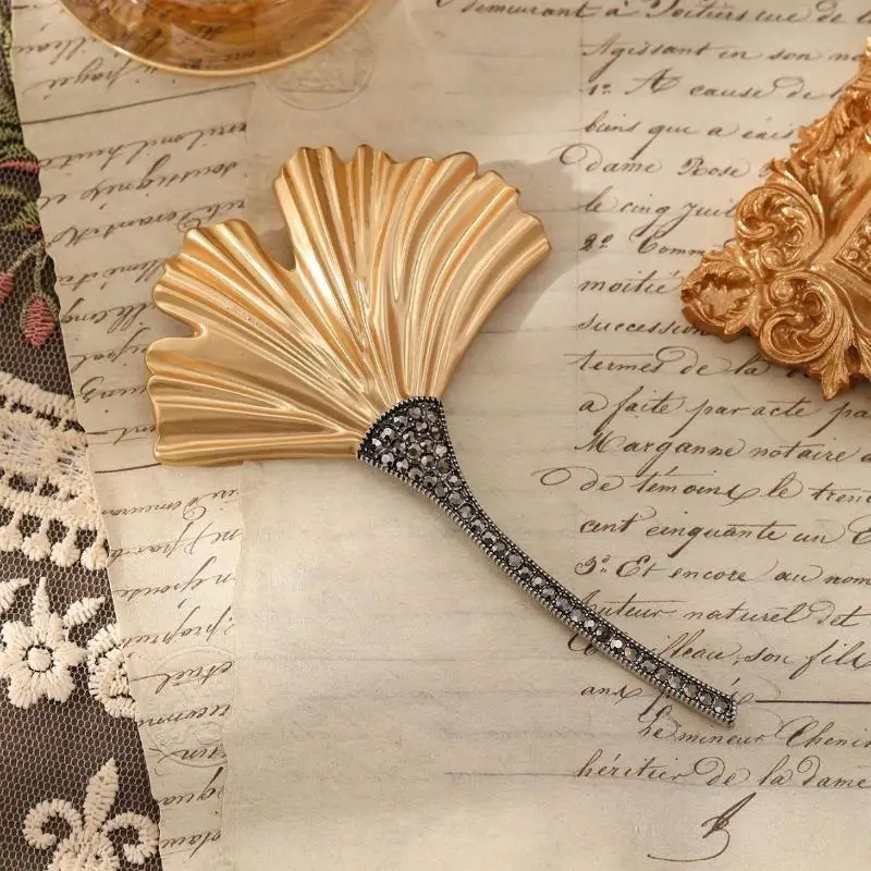 Exquisite Retro Shining Rhinestone Gold Color Fan-shaped Ginkgo Biloba Leaves Plant Brooches Earring For Women Men Jewelry Gift