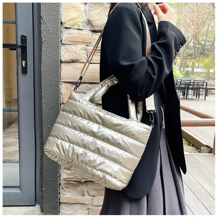 Modische Tragetasche, große Kapazität, mit Baumwolle gepolsterte Tasche, wasserdicht, tragbar, warmhaltende Handtasche, gesteppt, einfarbig, für Freizeit und Winter – Detail 12