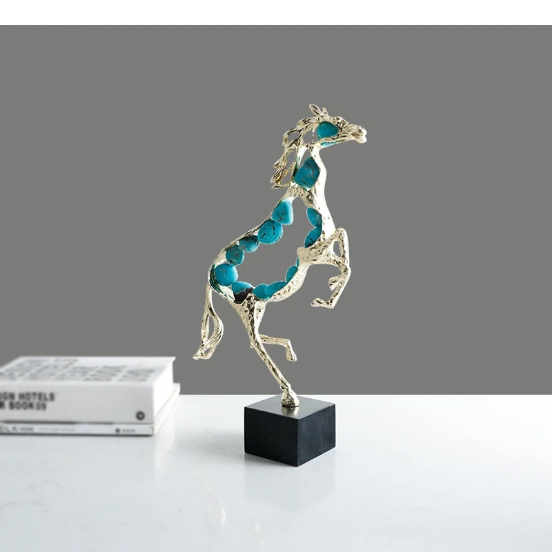 Escultura de animales de Metal ahuecada, estatua de imitación de piedras preciosas de caballo dorado, figuritas decorativas, accesorios de decoración del hogar