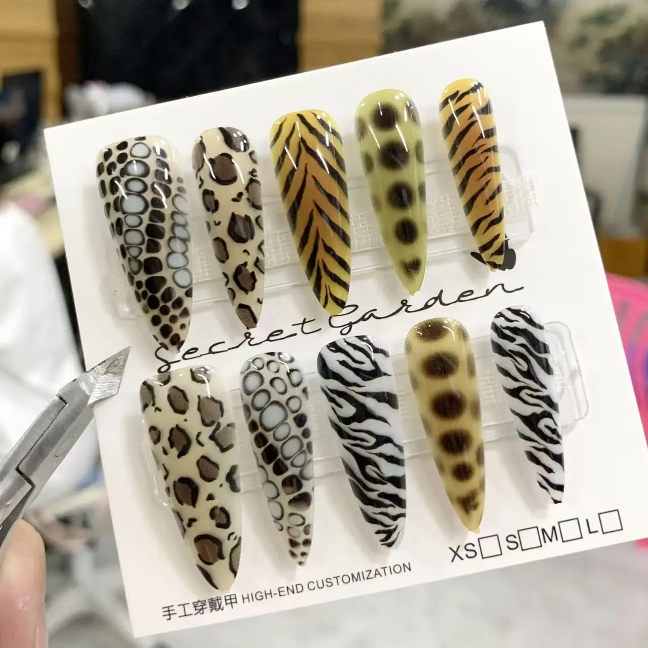 Leopard Print Long Pointed Autumn and Winter Forest Wild High-end Girl Retro Metal Fashion Nails Fake Nails Set Press On