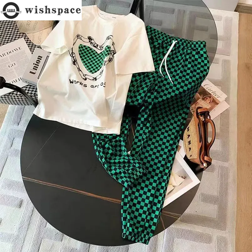 

Fashion Suit for Women in Spring and Summer, New Sports and Leisure Style, Fashionable Top and Pants Two-piece Set