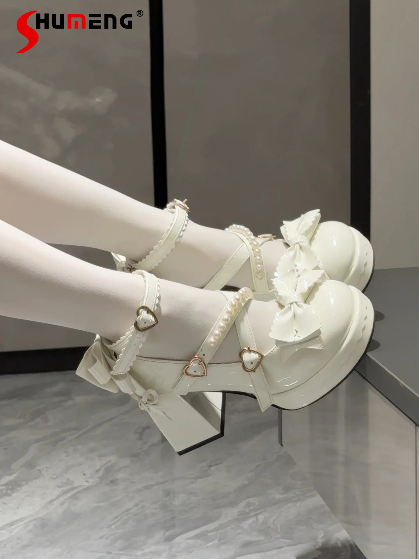 

Оригинальные японские элегантные туфли-лодочки на высоком каблуке в стиле принцессы с круглой головкой и бантом из бисера и пряжкой в форме сердца, милые универсальные женские туфли в стиле Лолиты