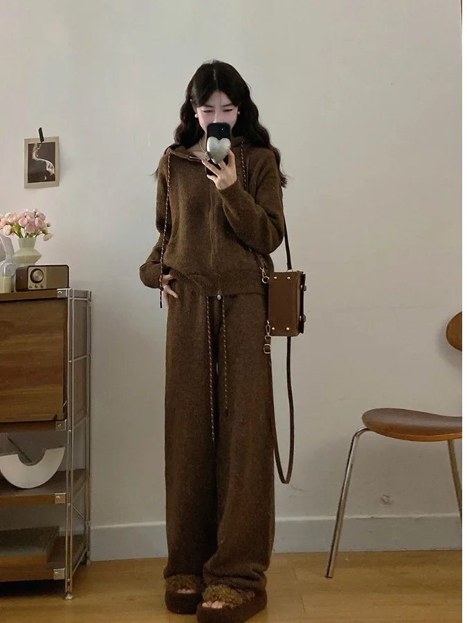 Conjunto Feminino Plus Size de Duas Peças: Casaco de Malha Estilo Preguiçoso e Calça de Cintura Alta Solta de Perna Larga – Nova Coleção Outono Inverno, Elegante e Confortável