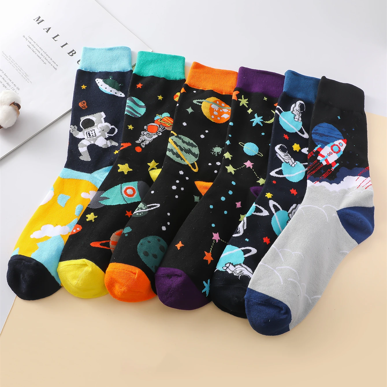 6 Pairs/Pack Men\'s Galaxy Pattern Street Fashion Trendy Socks Spring Summer Comfortable Breathable Colorful Cotton Crew Socks