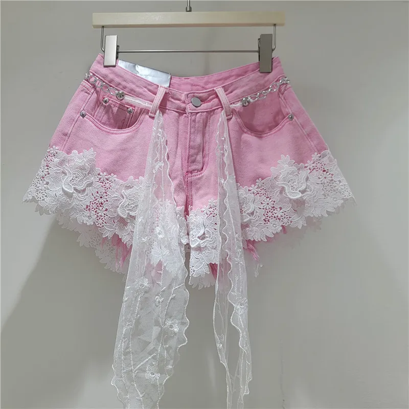 WTHT Trendy Summer 2026 Women Spliced Short Jeans With Lace Edge Fashion A-line Low-rise Denim Denim Hot Pants Female 1LS3041