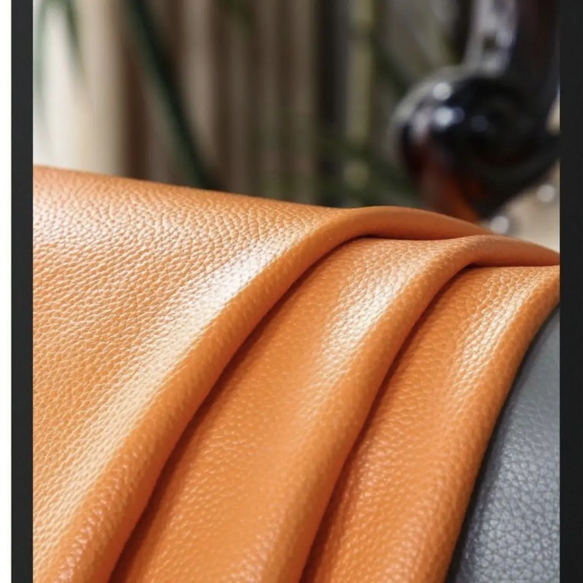 เสื้อไหมพรมคอสูงทรงเข้ารูปสำหรับผู้ชาย แบรนด์ Cé Brown เนื้อผ้าถักเนียน ให้ความอบอุ่น เหมาะสำหรับใส่เป็นเสื้อตัวในหรือเสื้อตัวนอก ใช้ได้หลากหลายในฤดูใบไม้ร่วงและฤดูหนาว ไม่เสียรูปทรง