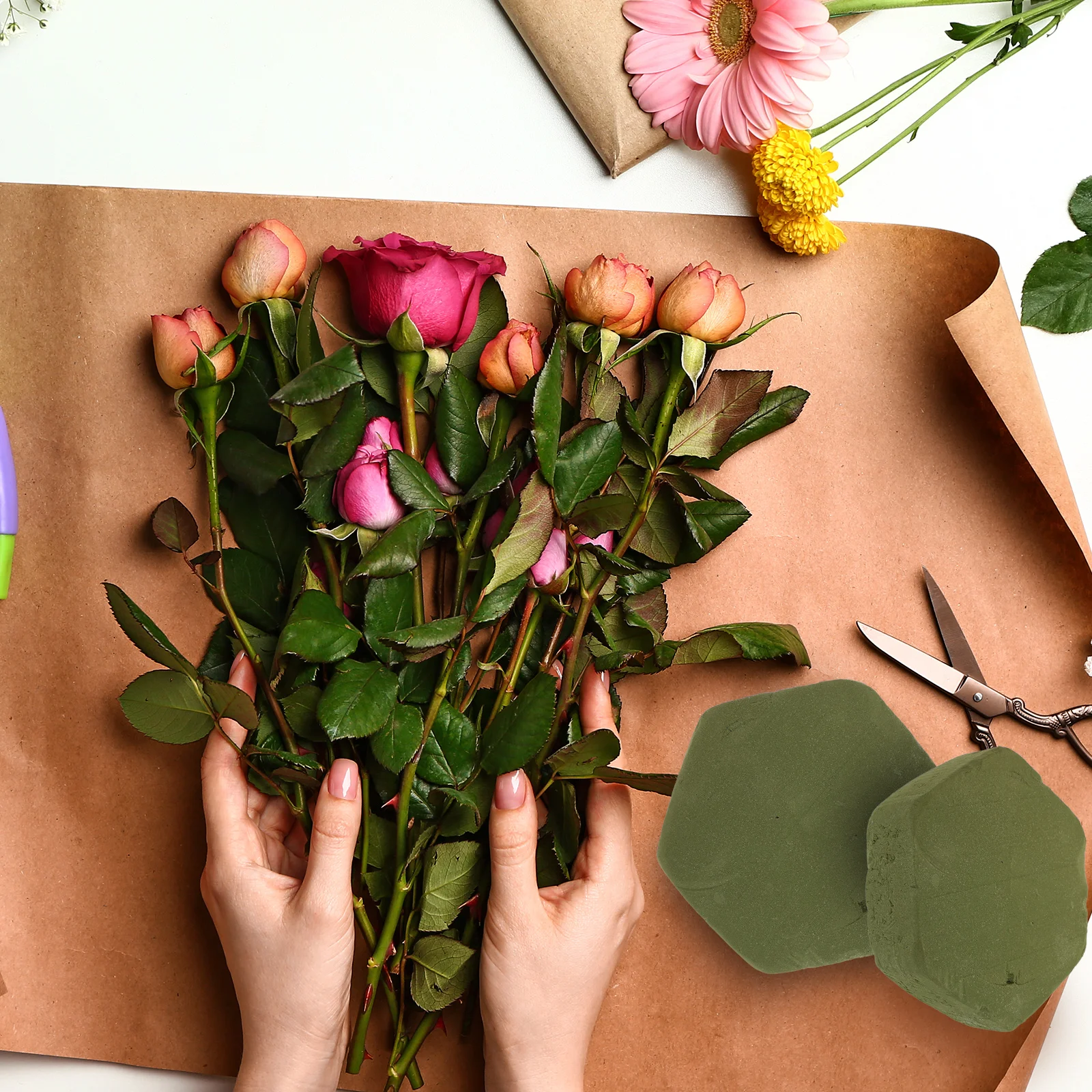 

4Pcs Hexagonal Floral Artificial Flower Arrangement Supplies Absorbent Water Holding Mud Base Dried Flower Mud