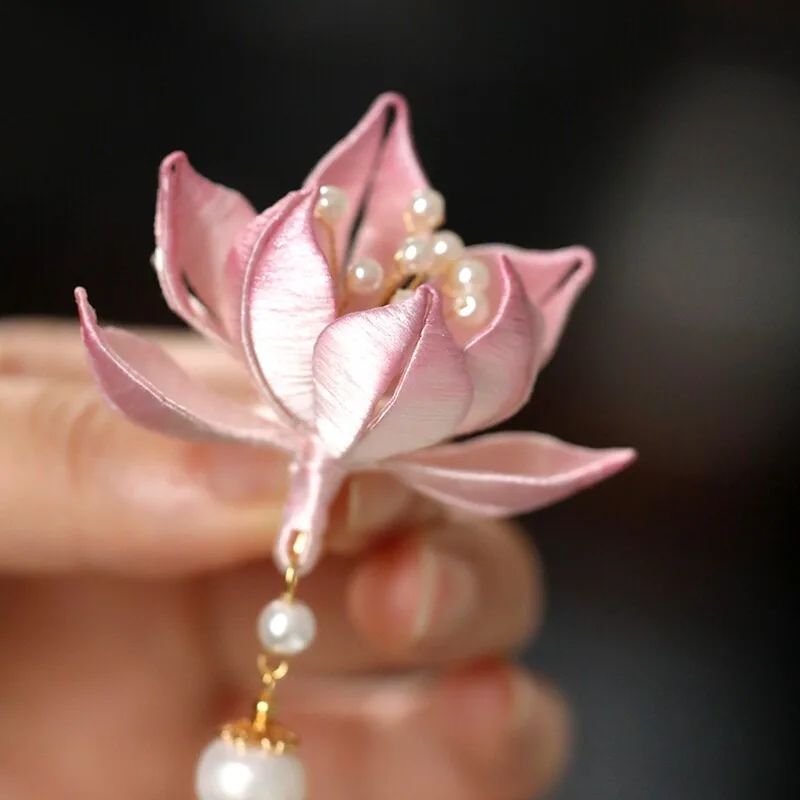 Elegant Wrapped Flower Brooch Autumn Winter Coat Chinese Cheongsam Pin Clasp High End Fashion Exquisite Handmade Very Nice Gift