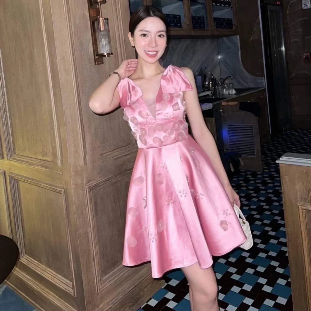 Customized Classic Satin Applique Pattern Bow Ruched A-line V-neck Mini Dresses Homecoming Dresses Exquisite Chinese Style Elega