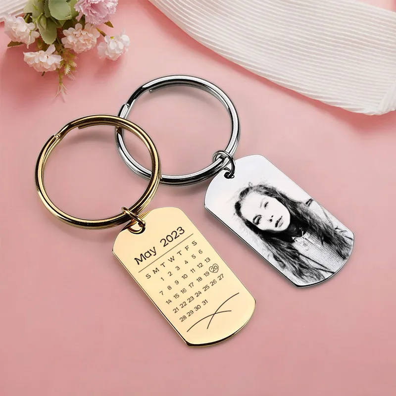 2024 yeni özel tarih anahtarlık kişiselleştirilmiş takvim fotoğraf anahtarlık paslanmaz çelik yıldönümü hediyesi/doğum günü erkekler için hediye onu