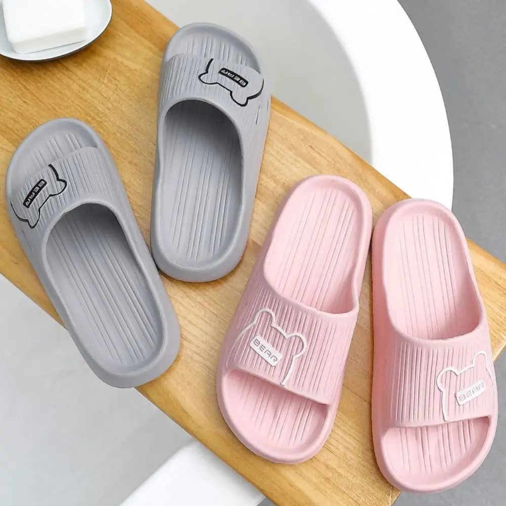 

Comfortable Cartoon Bear Platform Slippers Women Anti Slip Beach Shoes Slide Sandals EVA Soft Sole Slippers for Men Home