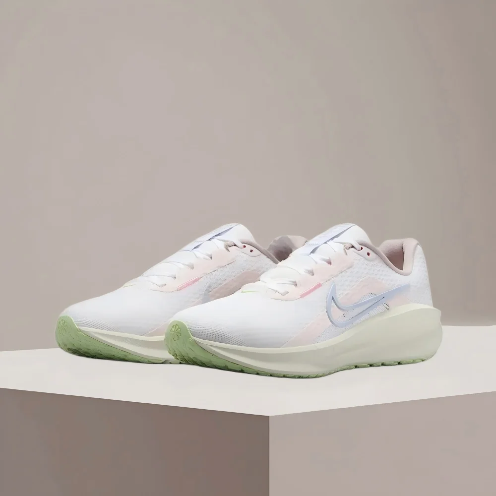 

Nike DOWNSHIFTER 13. Комфортные амортизирующие дышащие повседневные кроссовки с низким верхом, стиль унисекс IH0641601