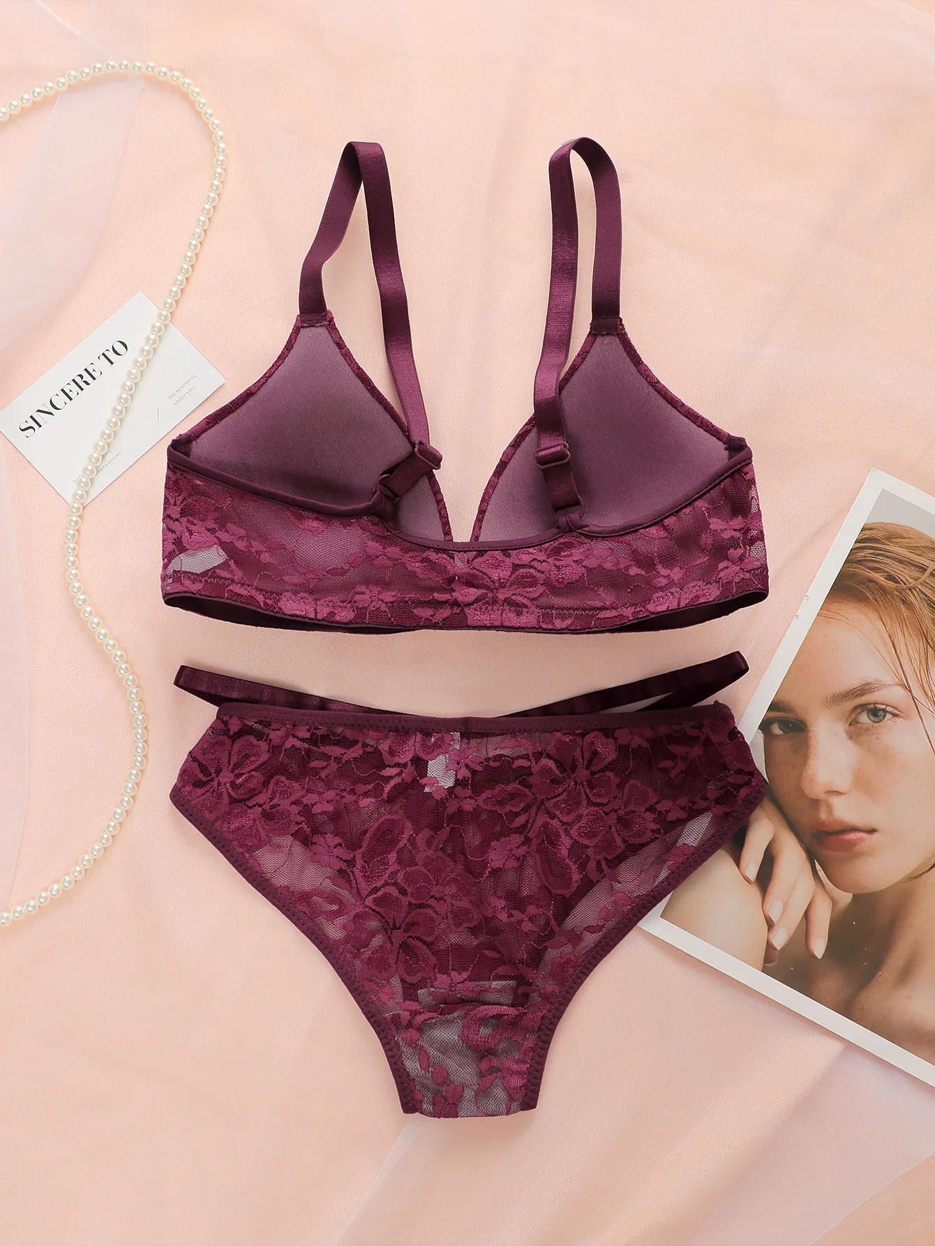 Conjunto de ropa interior de encaje con encanto Sexy para mujer joven, sujetador de estilo francés, copa moldeada fina ajustable, sin soporte de acero, correa fija