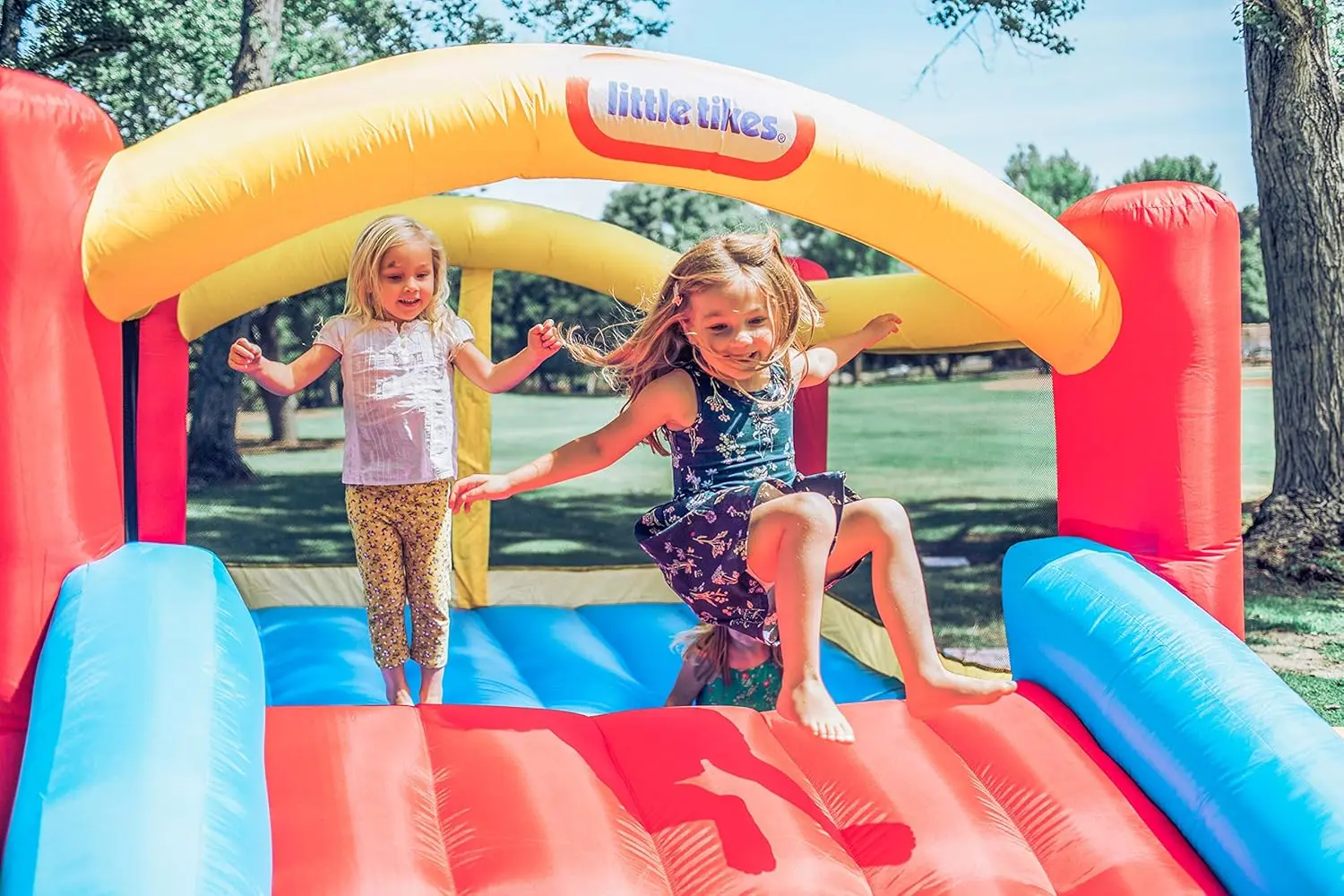 Il buttafuori gonfiabile Jump 'n Slide include un ventilatore per carichi pesanti con GFCI, picchetti, toppe per riparazioni e custodia, per bambini dai 3 anni