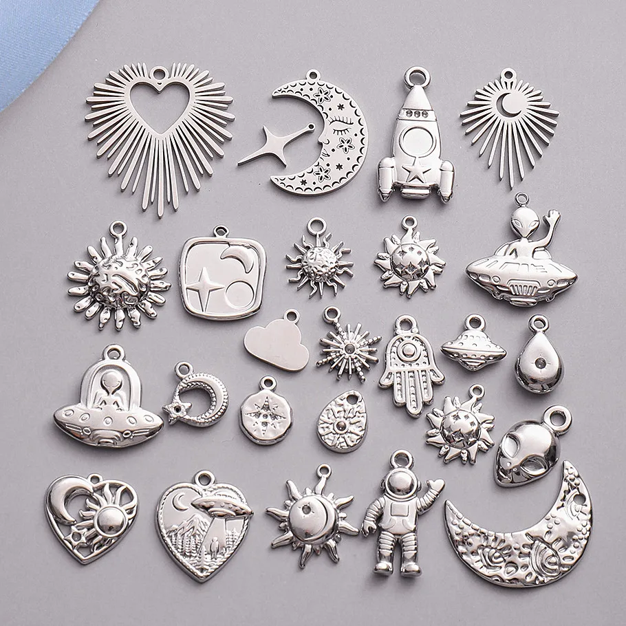 6 Stück modische Anhänger, Alien, Raumschiff, Mond, Edelstahl-Charms für die Schmuckherstellung, Taschenanhänger, DIY-Halskette, Ohrringe, Großpackung – Detail 2