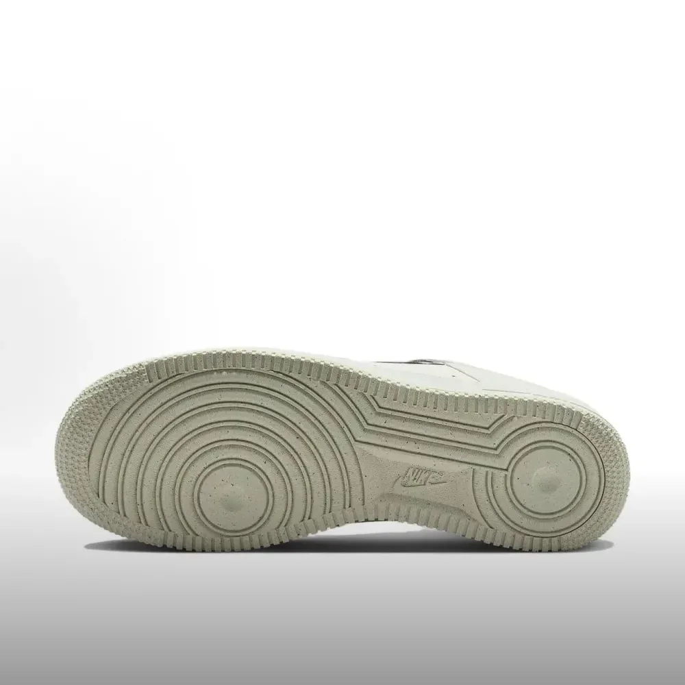 Nike Air Force 1 '07 Unisex Sneakers Iconic Low-Top & Cushioned Comfort Classic Street Style FN8540-100