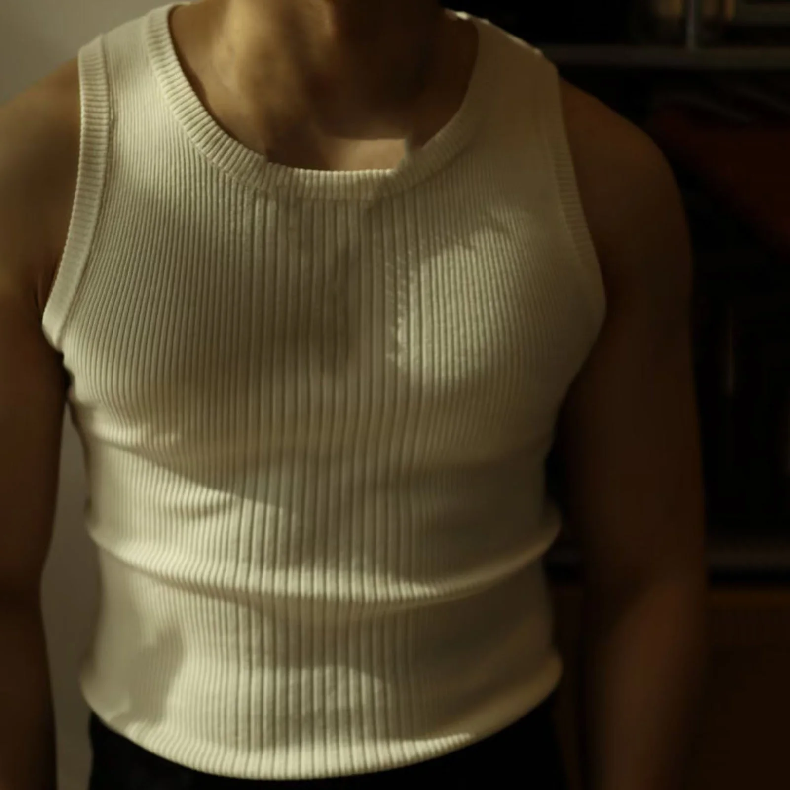 Wydrążone pulowerowe topy Męskie topy z dekoltem w kształcie litery O, bez rękawów, z długim rękawem i wysokimi elastycznymi ramionami, wydrążony wzór w jednolitym kolorze dla A