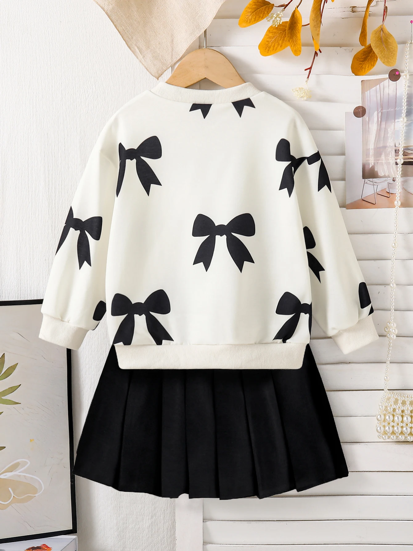 4-8Y Spring and Autumn Girls' Sweet Bow Sweatshirt + Pleated Skirt Set 2-Piece Set Suitable for Family Gatherings/Birthday Parties/Outdoor Leisure Trips/School Activities