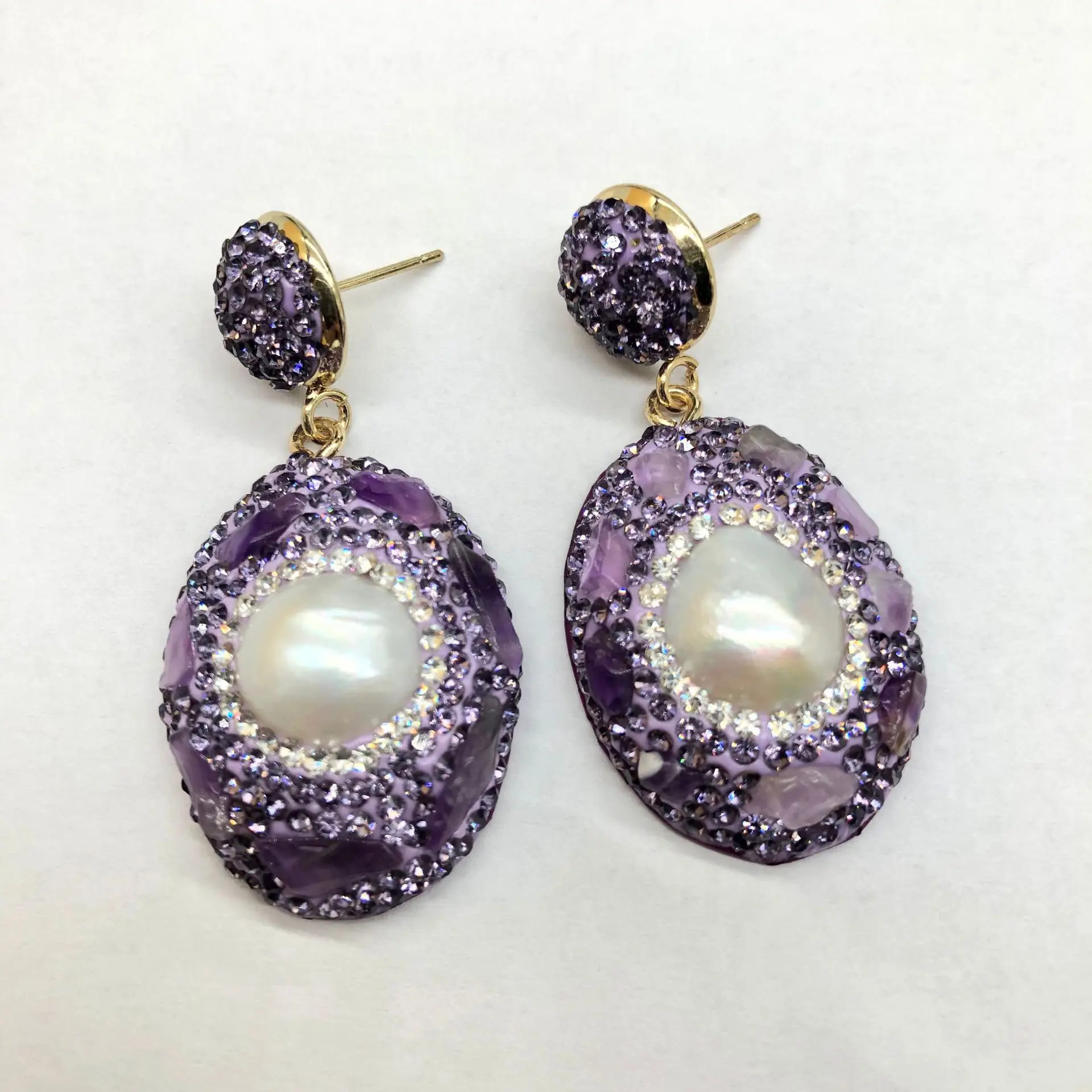 

Handmade inlaid freshwater pearl leather earrings, stud earrings personalized design S925 silver needle