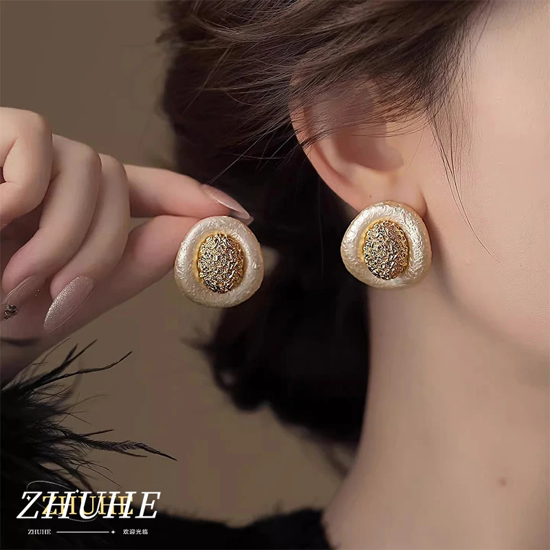

Vintage Copper Oval Statement Earrings, Luxury Jewelry Accessories for Women & Men, Retro Textured Gold Tone Stud Earrings, Eleg