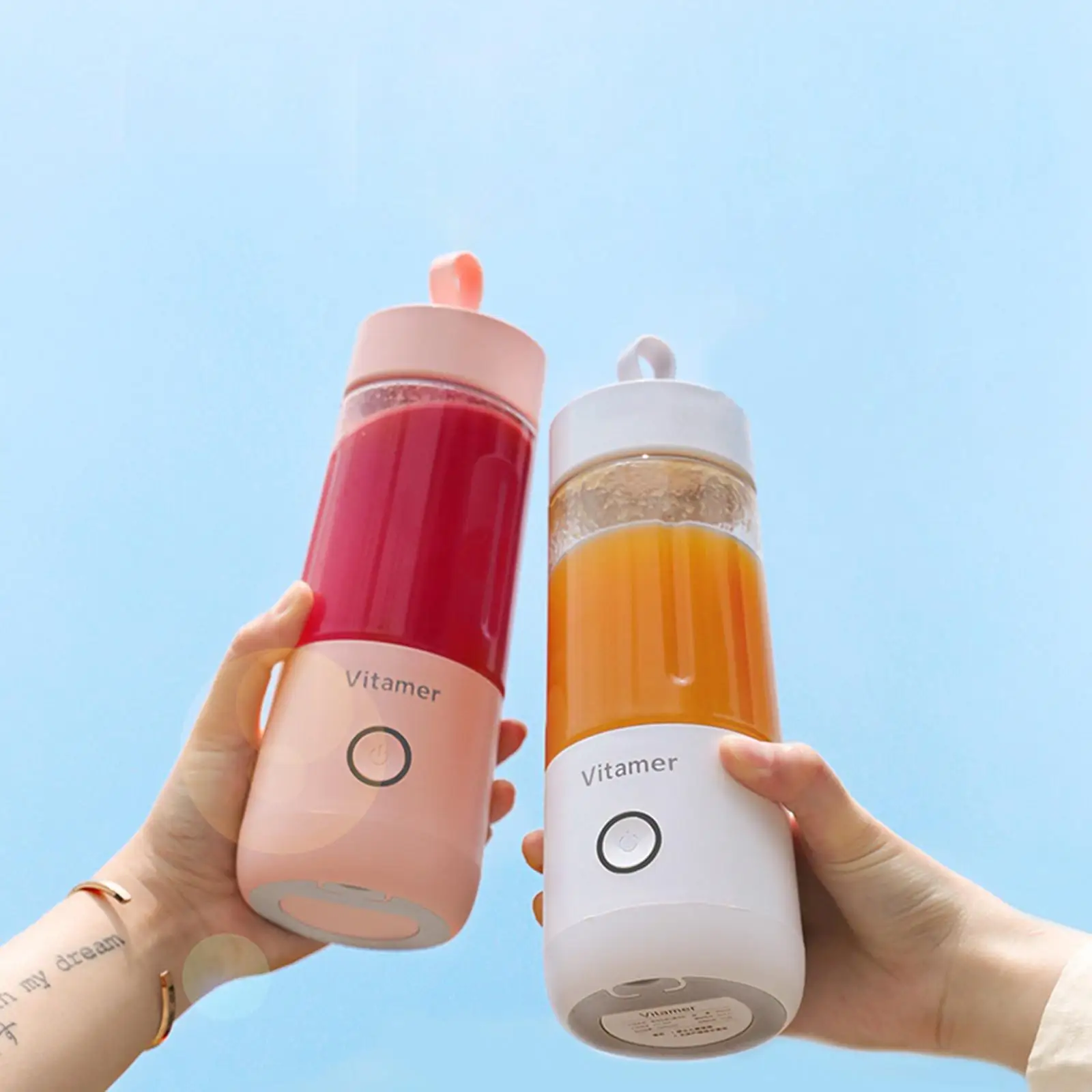 ถ้วยพลาสติกคั้นน้ำผลไม้แบบพกพาสำหรับกลางแจ้งสามารถชาร์จไฟได้ USB เครื่องปั่นผลไม้ขนาดพกพาขนาด50มล. แบบพกพา