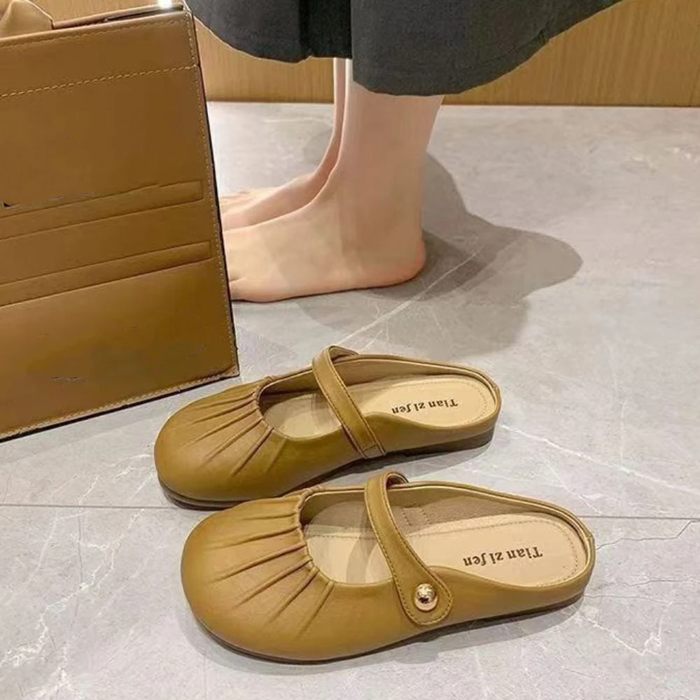 

Korean Style Anti Slip Flat Slippers Women Sweet Soft Soled Slides Sandals Casual PVC PU Leather Slippers Ladies