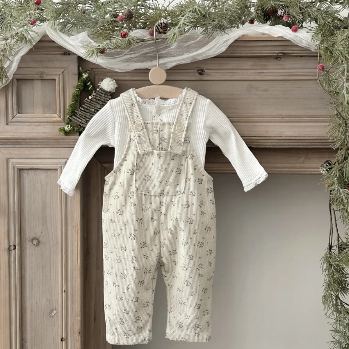 Baby Girls Jumpsuits Cute Floral Corduroy Overalls Denim Bib Pants with Big Pocket Toddler Overalls for Spring Autumn