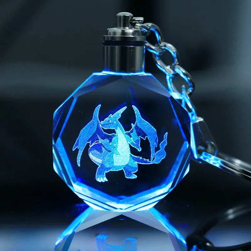Anime Pokemon Bunte Kristall-Lampe Schlüsselanhänger Cartoon Pikachu Actionfiguren Glas-Anhänger Nachtlicht Schlüsselring Kette Spielzeug Geschenke