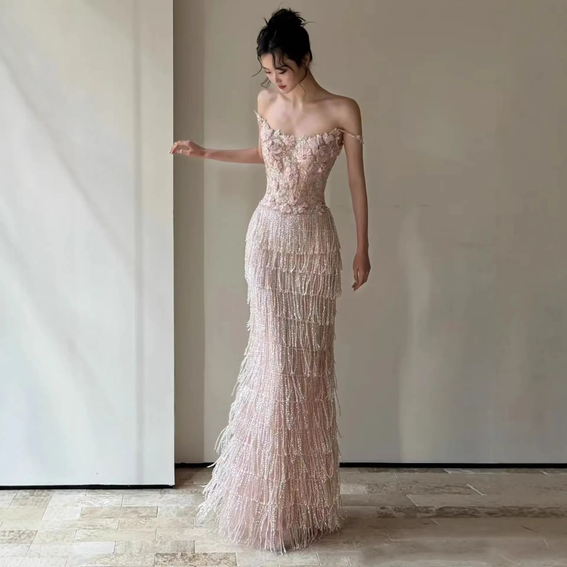 

Вечернее платье для женщин для торжественных мероприятий и свадеб, с бахромой, на бретелях, с завышенной талией, из синтетического волокна, для взрослых