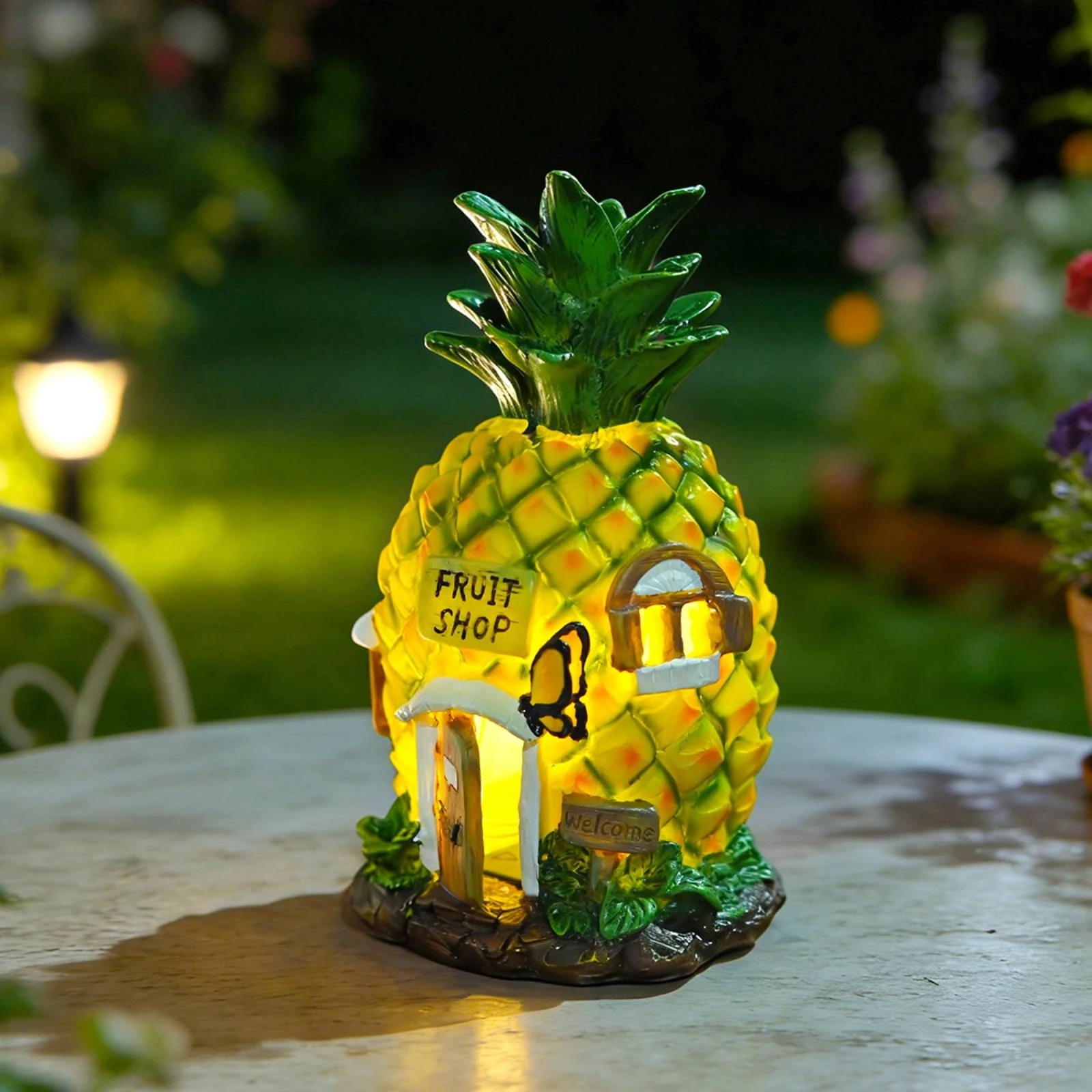 Pineapple Statue with Solar Panel Resin Pineapple House Figurine Indoor-Outdoor Decor Whimsical for Gardeners, Garden, Patio